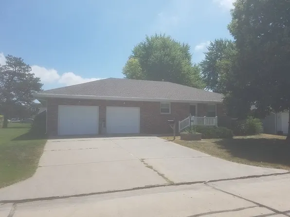 204 Nelson Cir, Saint Paul, NE 68873