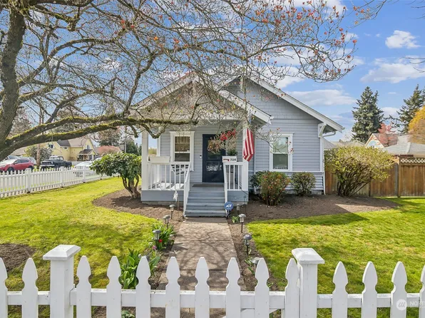 704 7th Street NW, Puyallup, WA 98371