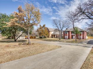 106 Arthur Dr, Kennedale, TX 76060