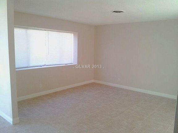 2nd image of 869 Grand Cir