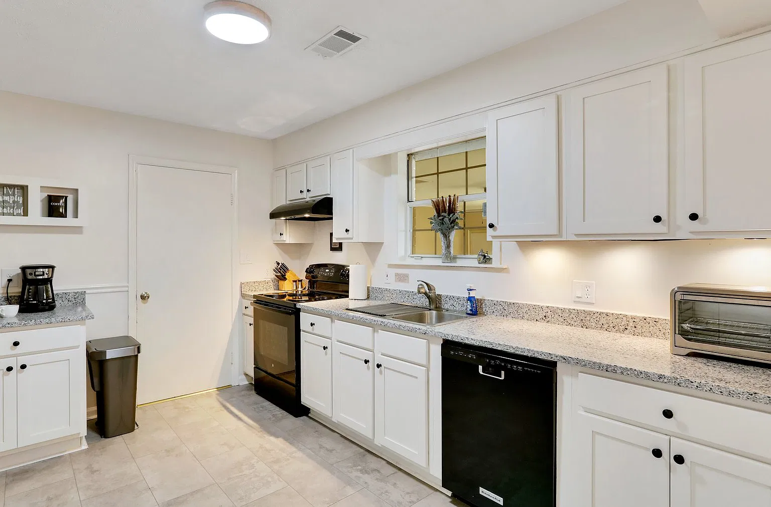 3 bed, 1624 sqft, $2,650 — Photo 4