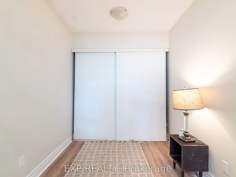 60 Fairfax Cres N #221 — Photo 6