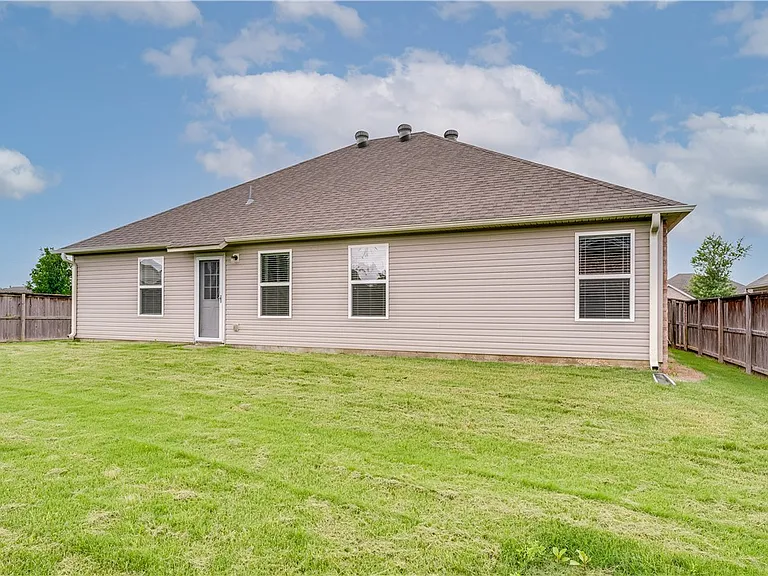 705 SW River Rock St — Photo 24