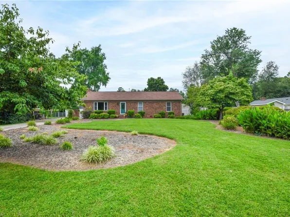 5004 Renville Dr, Greensboro, NC 27406