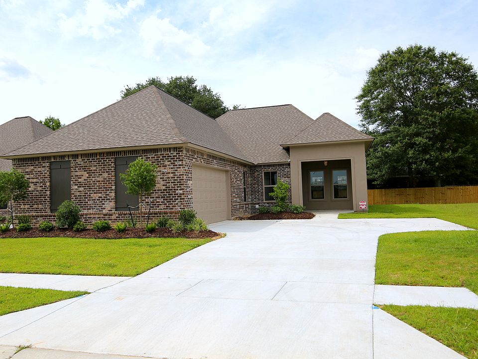 1st image of 109 Piper Crest Ln