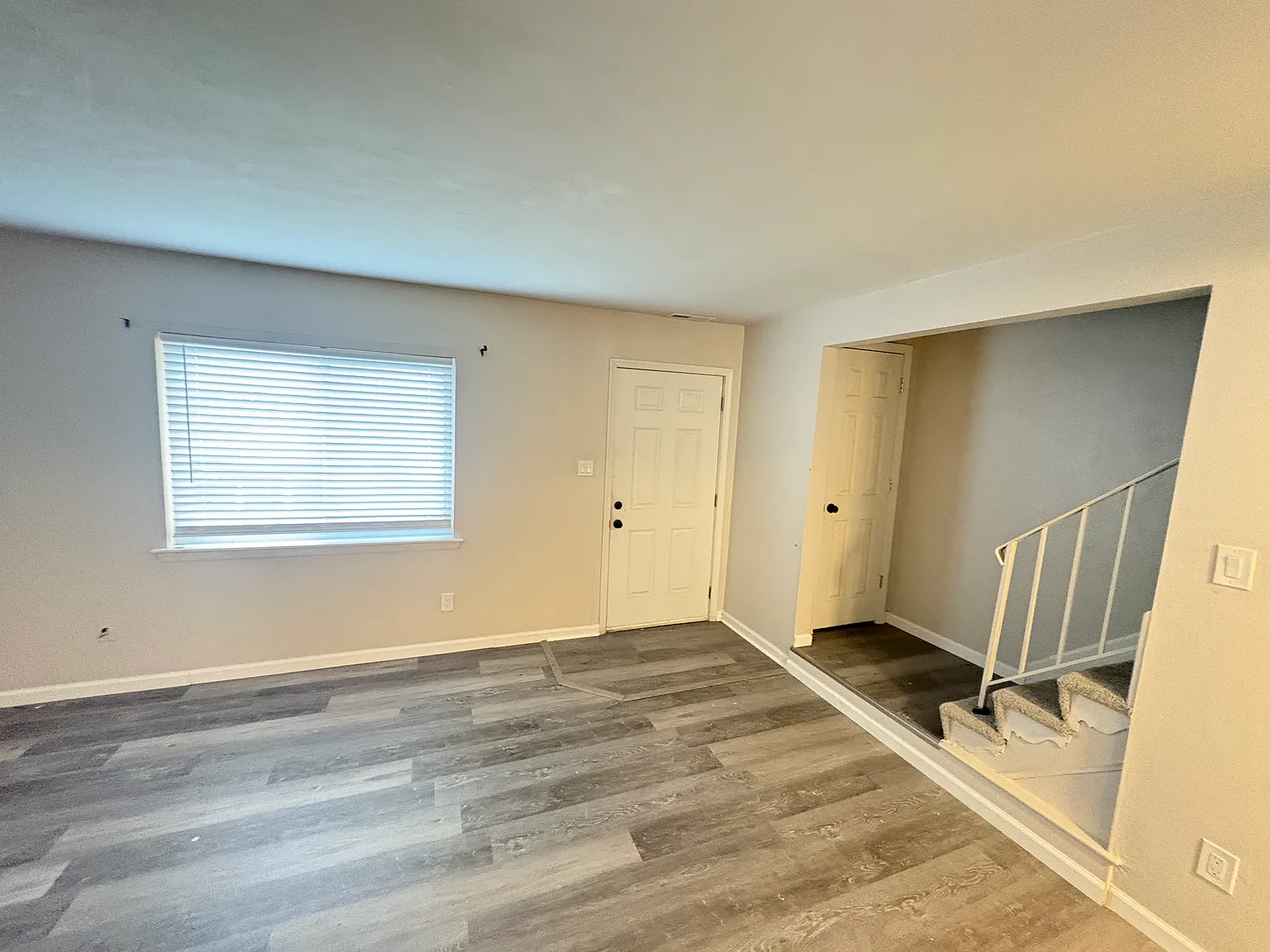 813 S Grosvenor Ct — Photo 2