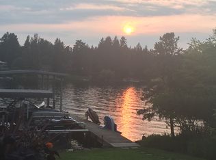 9005 NE 37th Pl, Yarrow Pt, WA 98004