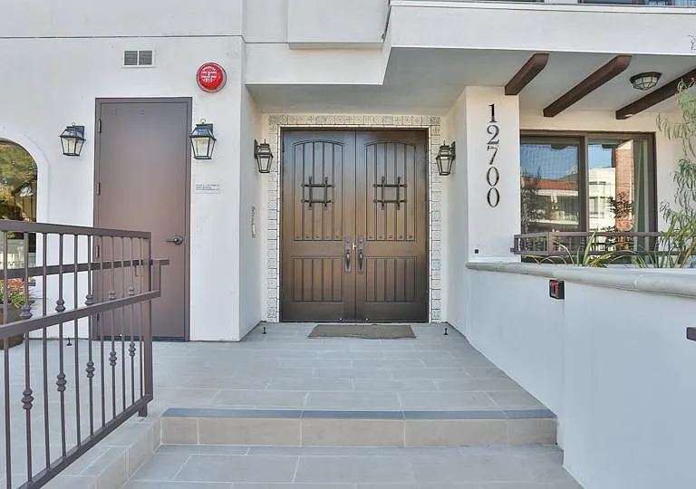 12700 Moorpark St #301 — Photo 25