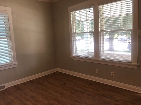 2nd image of 116 W Burlington Ave