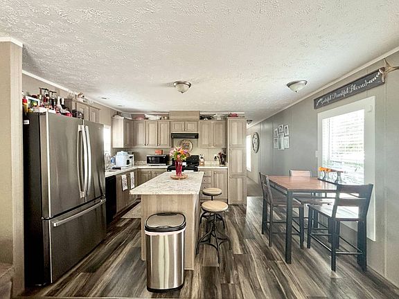 4th image of 256 Loon Rd