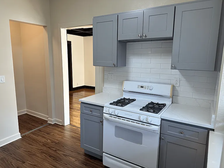 1717 E 55th St #1 — Photo 3