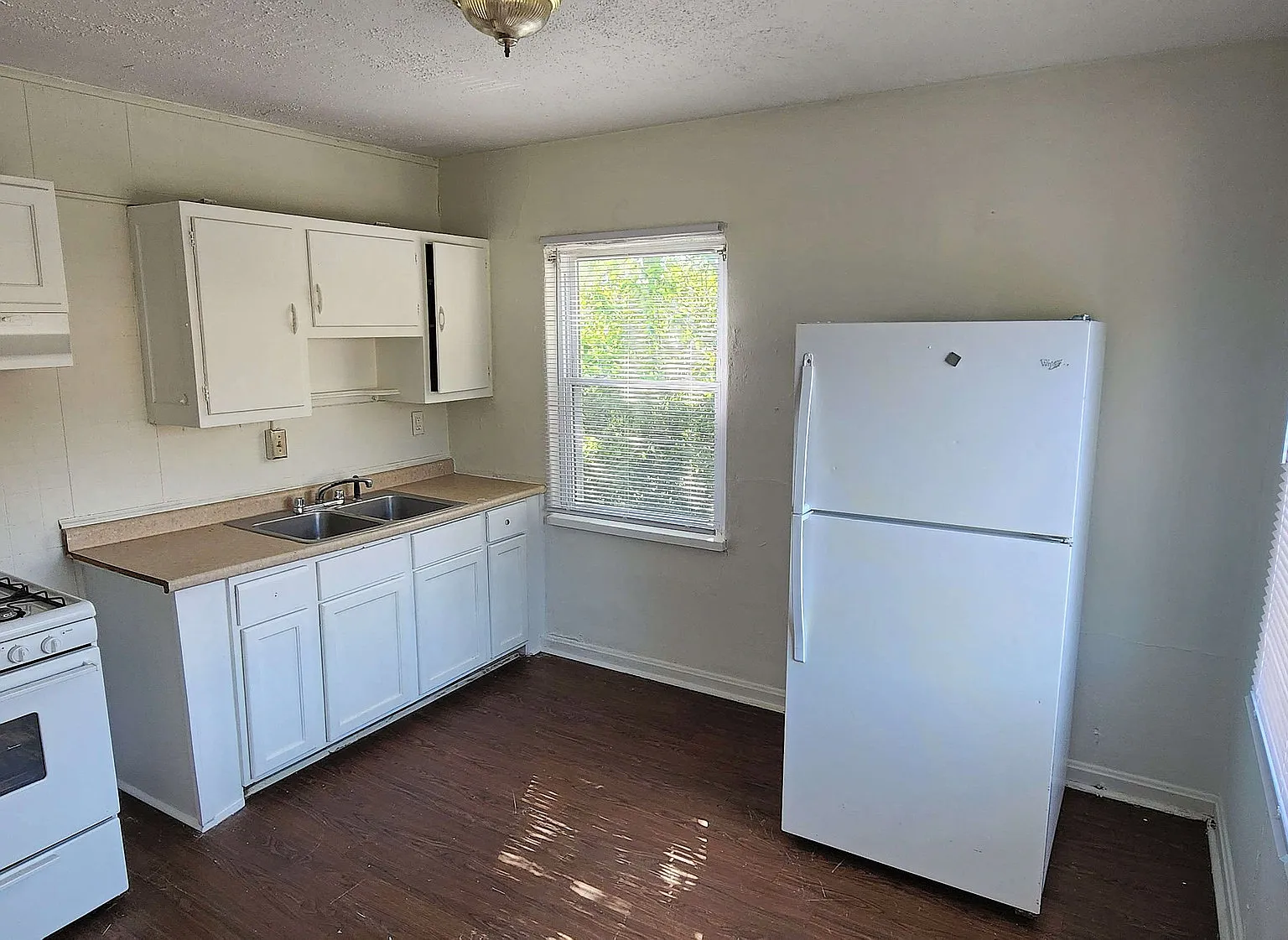 2706 Oxford Ave — Photo 3