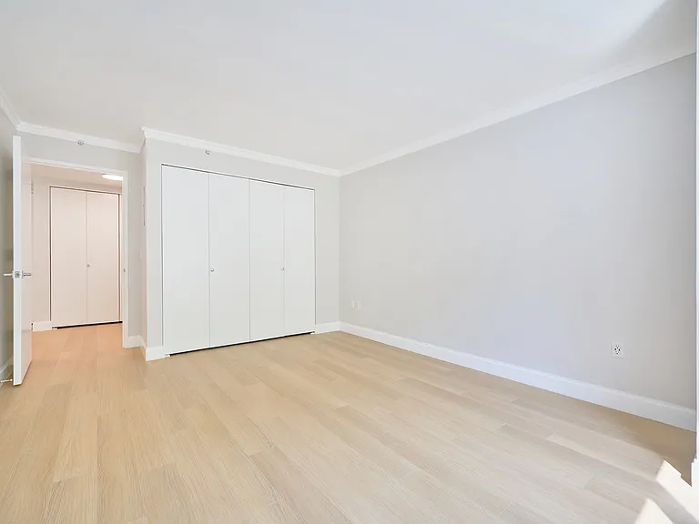 160 Riverside Blvd #806 — Photo 12