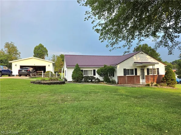 346 Island View Dr, Parkersburg, WV 26101
