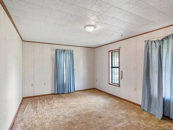 3rd image of 1527 Commercial St