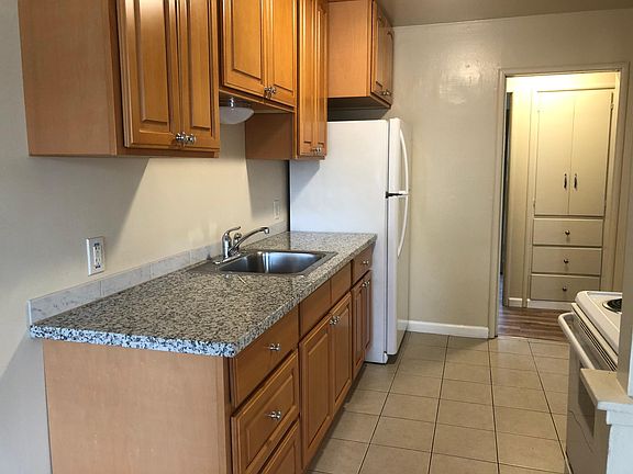 5th image of 2094 Lynnhaven Dr