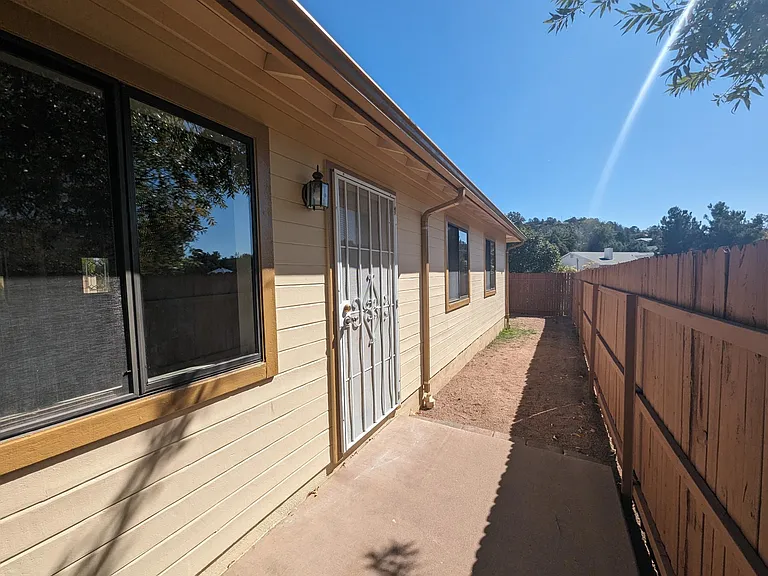 211 N Heritage Ln — Photo 18