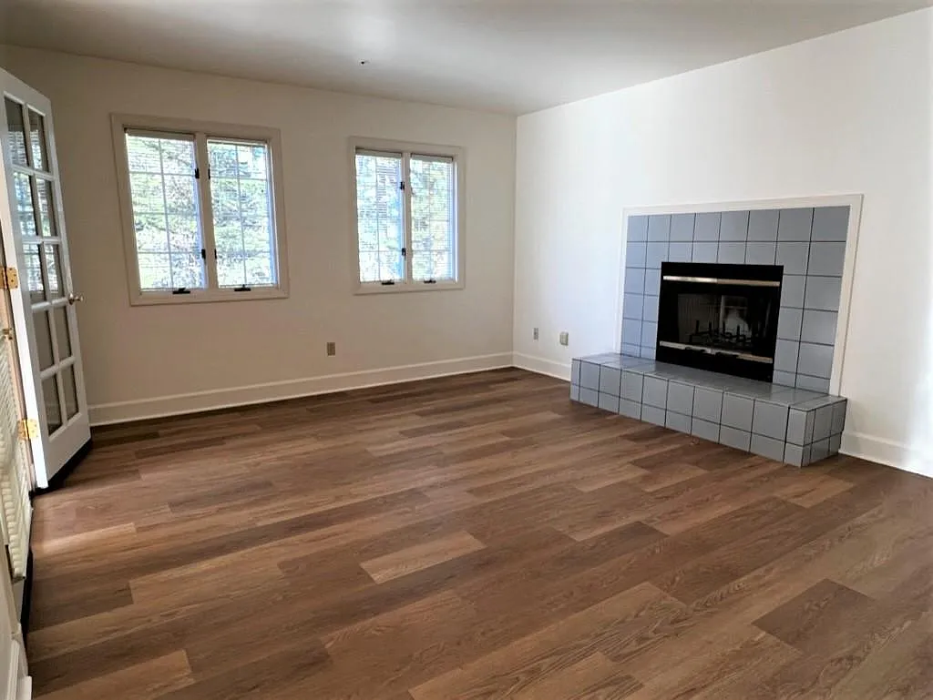 3100 Fergusson Ln — Photo 2