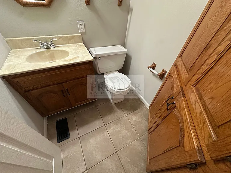 730 N Aztec Dr — Photo 13
