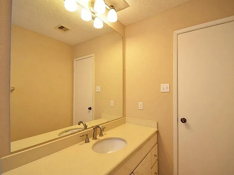 3130 Frontier Dr — Photo 21