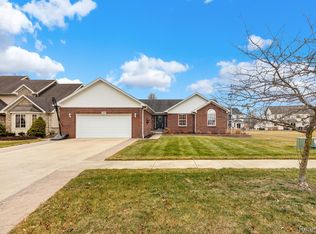 23226 Waterview Dr, New Boston, MI 48164