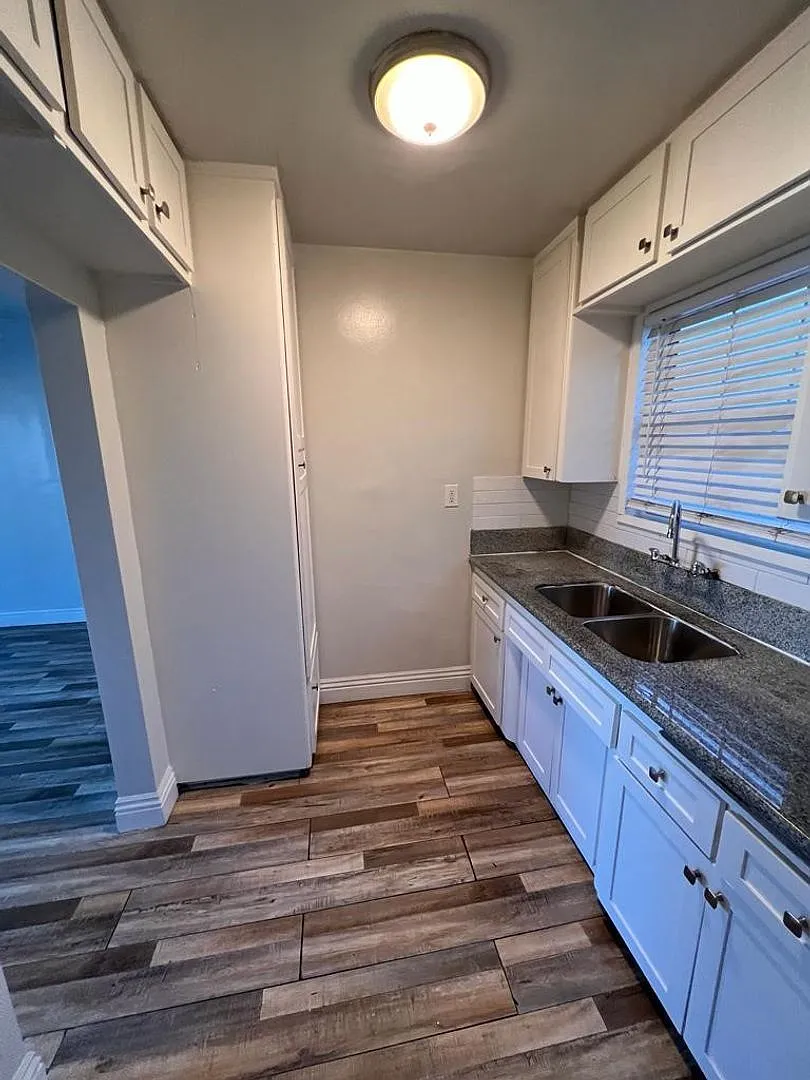 1 bed, 1.0 bath, $1,695 — Photo 2