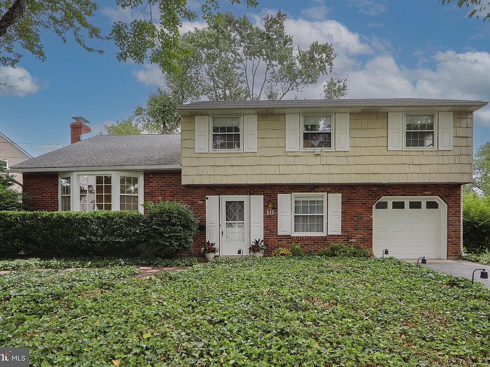 1st image of 18 Lantern Ln