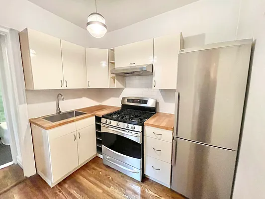 Rented by Century 21 Premier  | media 4