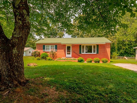 3rd image of 1315 Raydine Ln