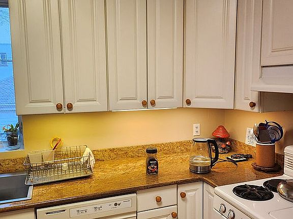 4th image of 3034 85th St
