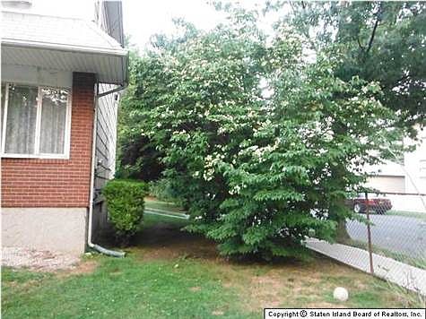 2nd image of 427 Hoyt Ave