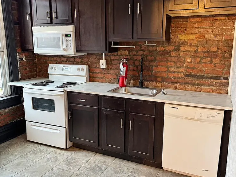 303 Peebles St #2 — Photo 2