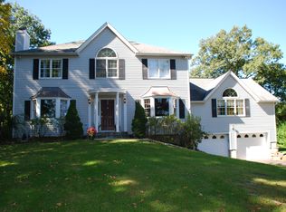 18 Whitlockville Rd, Katonah, NY 10536