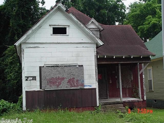 2nd image of 2216 Center St