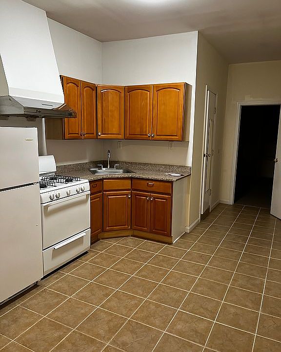 1st image of 3131 41st St