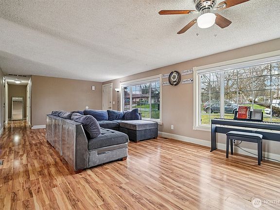 3rd image of 15720 120th Avenue SE