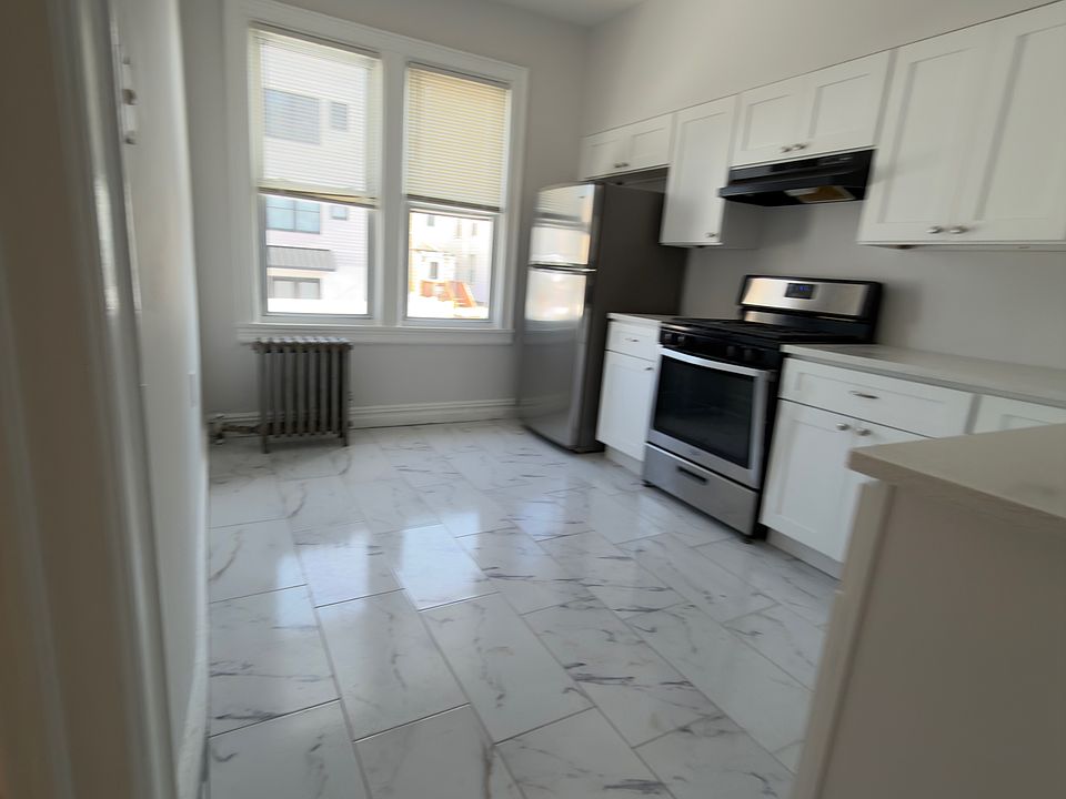 1st image of 276 Winfield Ave Unit 2