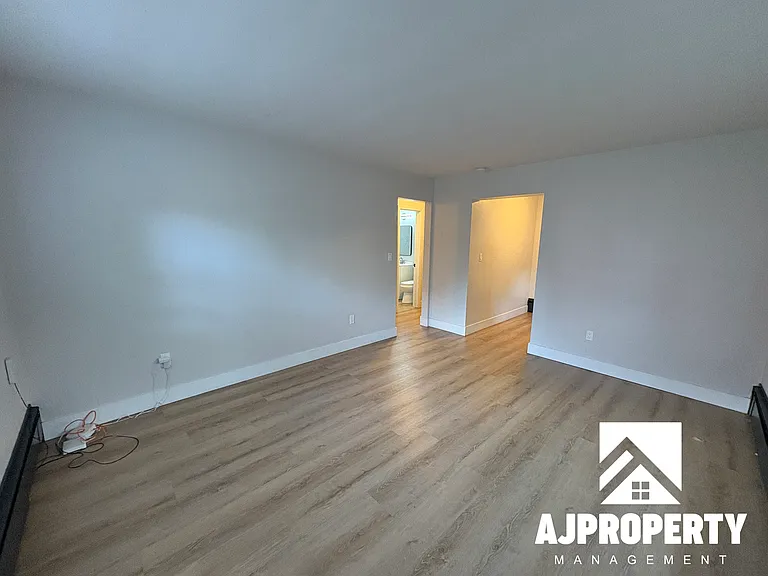 700 S Summit Ave #14 — Photo 2