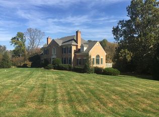 451 Seneca Rd, Great Falls, VA 22066