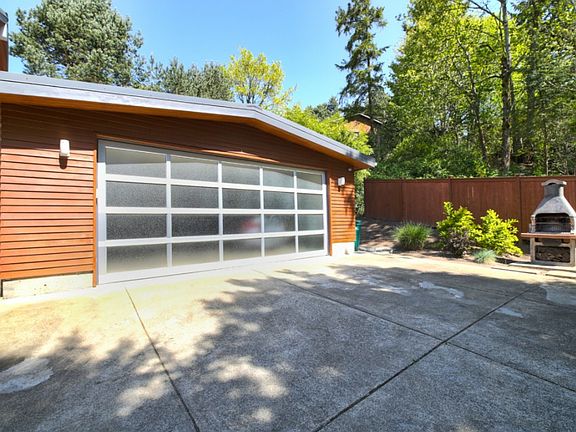 3rd image of 10222 111th Ave NE