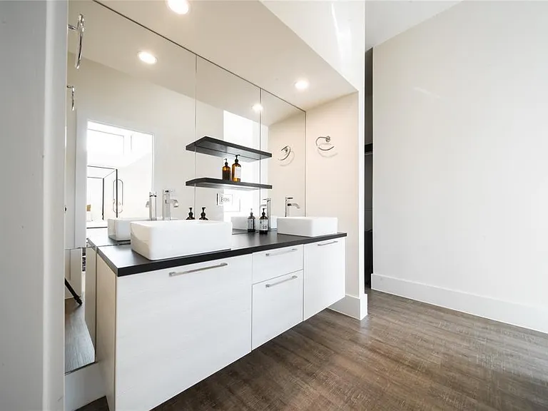 2212 Francis St — Photo 23
