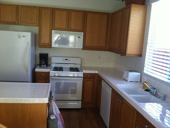 3rd image of 992 Glendora Dr