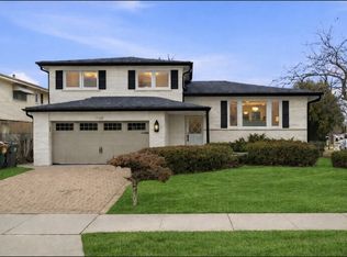 9248 N Maryland St, Niles, IL 60714