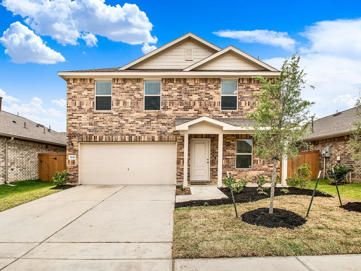 4 bed, 2.5 bath, 2103 sqft, $2,350 — Photo 2