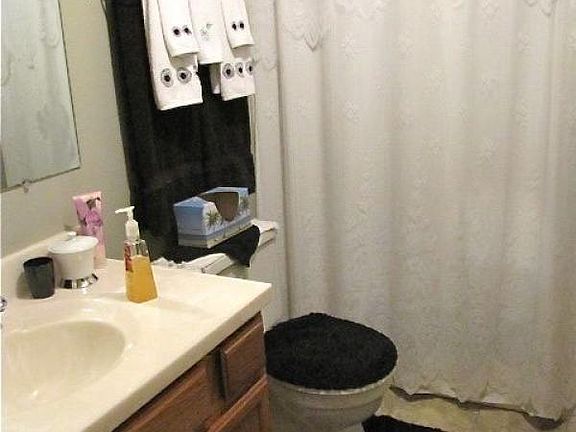 Lower unit bathroom