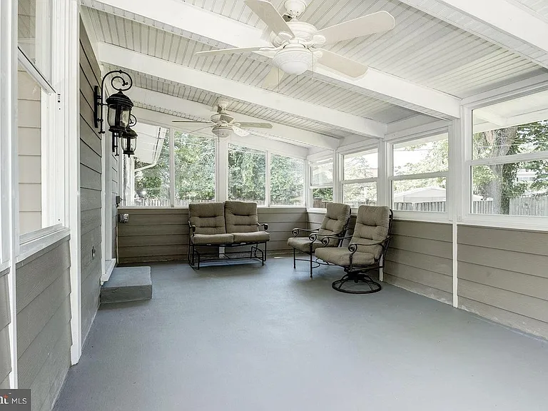 2902 Pine Spring Rd — Photo 3