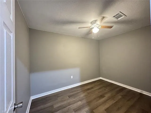 135 Rosewood Dr — Photo 4