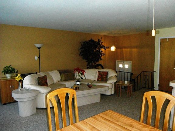3rd image of 303 Tanglewood Dr
