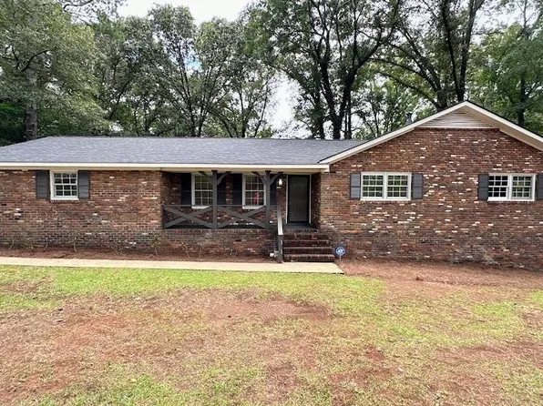 106 Hawthorne St, Talladega, AL 35160