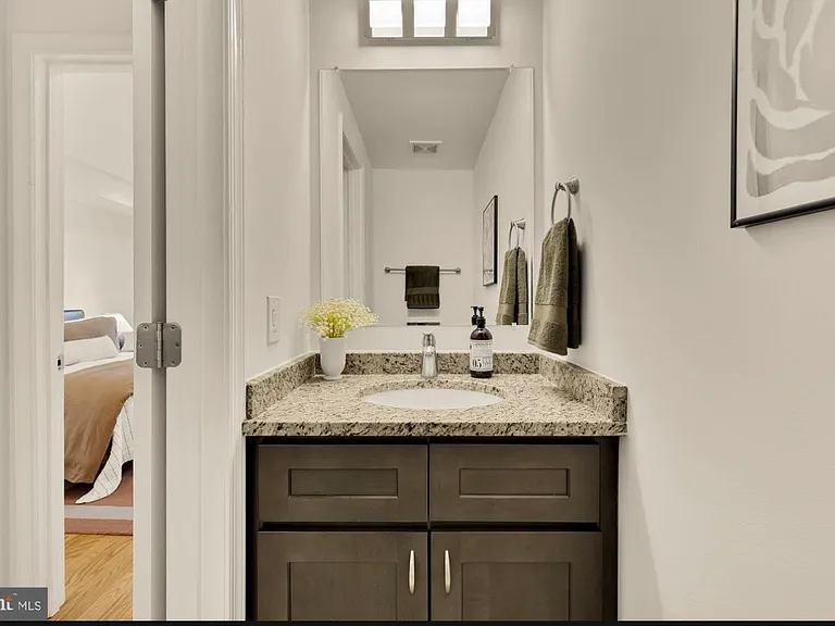 760 Gresham Pl NW — Photo 26